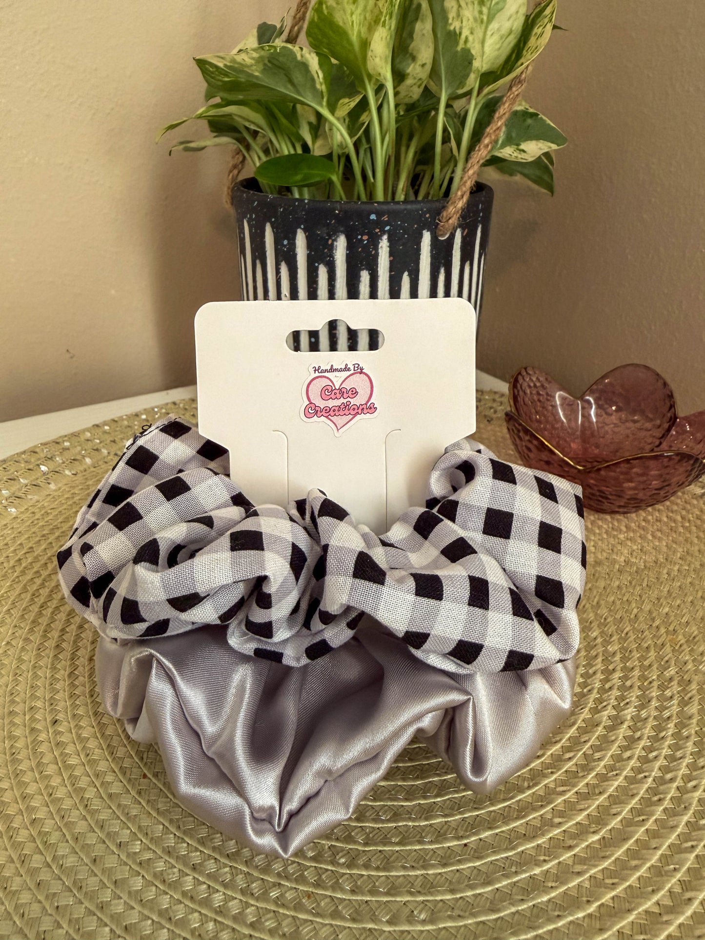 Grid & Glow Scrunchie Set